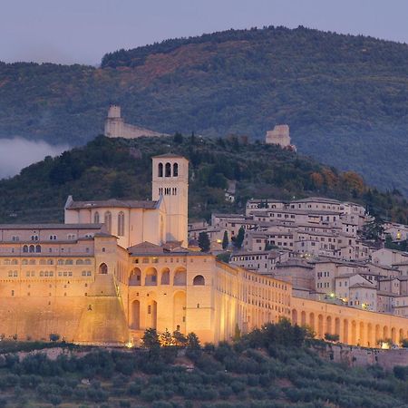 Albergo La Rocca Ассізі Екстер'єр фото