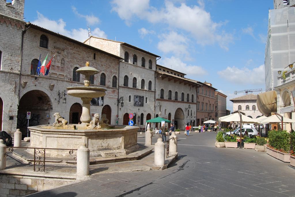 Albergo La Rocca Ассізі Екстер'єр фото