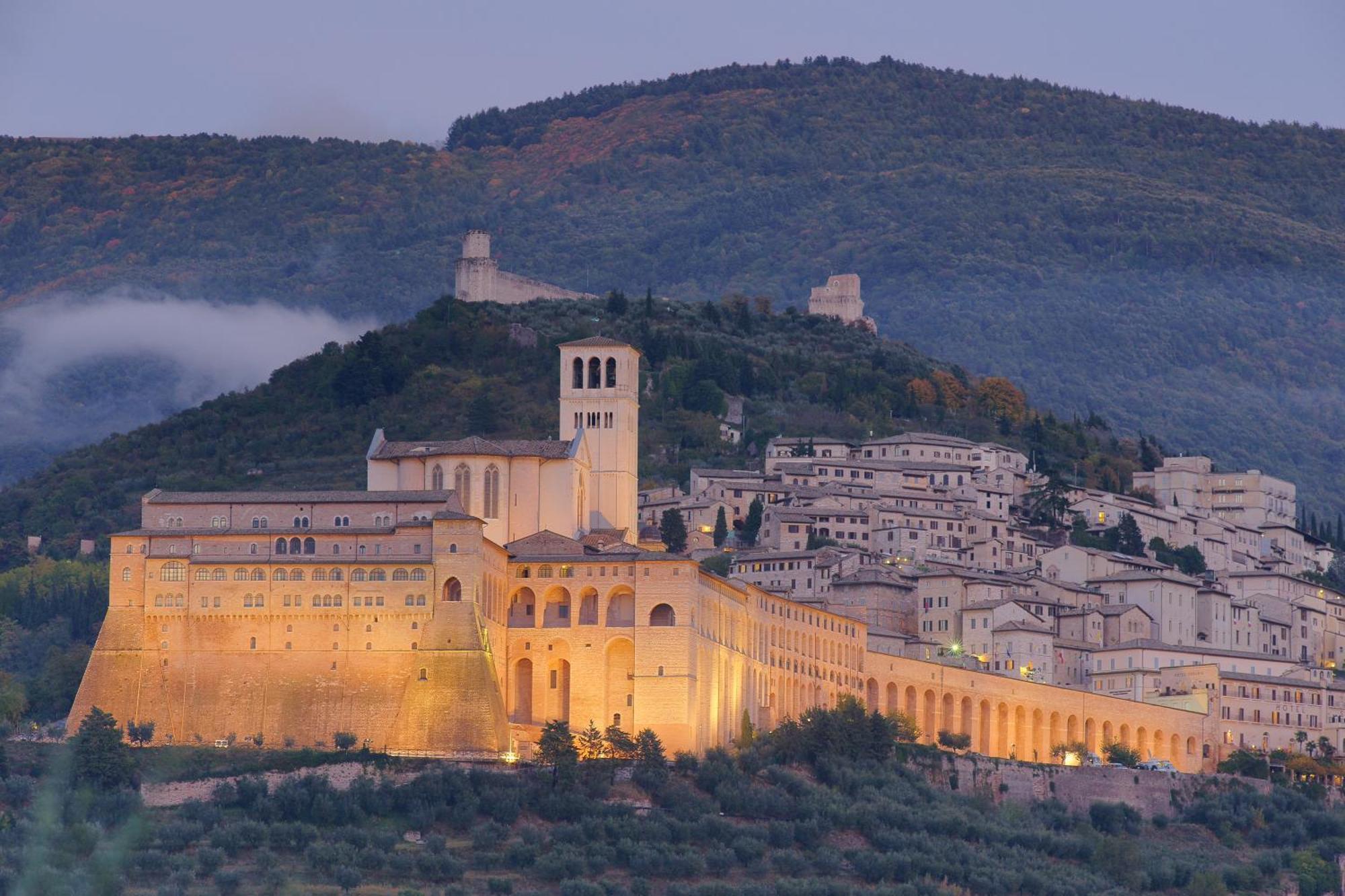 Albergo La Rocca Ассізі Екстер'єр фото